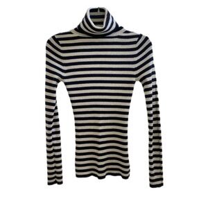 Sparkle Turtleneck Size: Medium